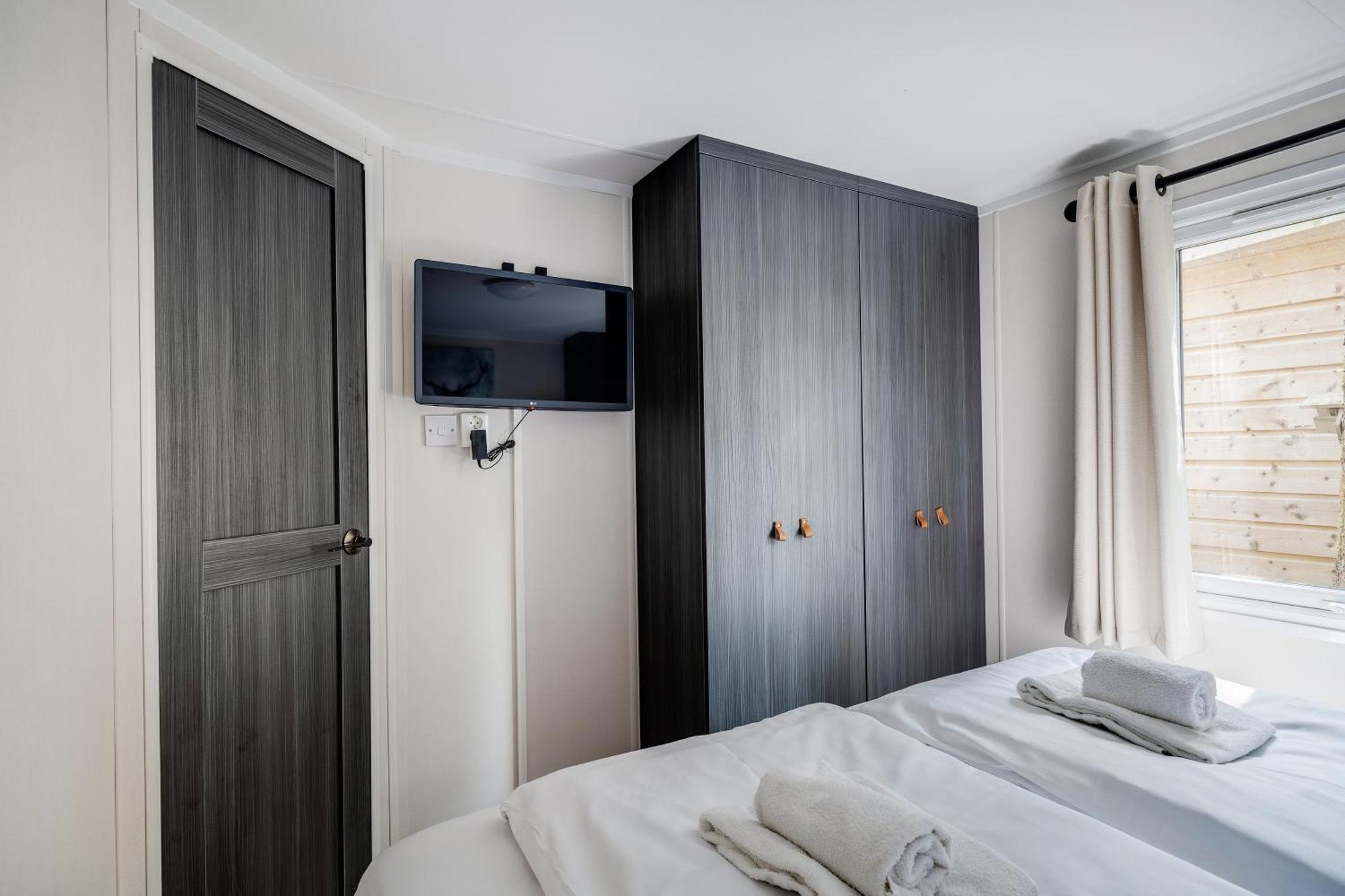 Veluwe Luxury With Private Sauna And Hot Tub - Swimming Pool Tennis Court Supermarket Bowling Alley Theatre And Entertainment For Children Apartamento *