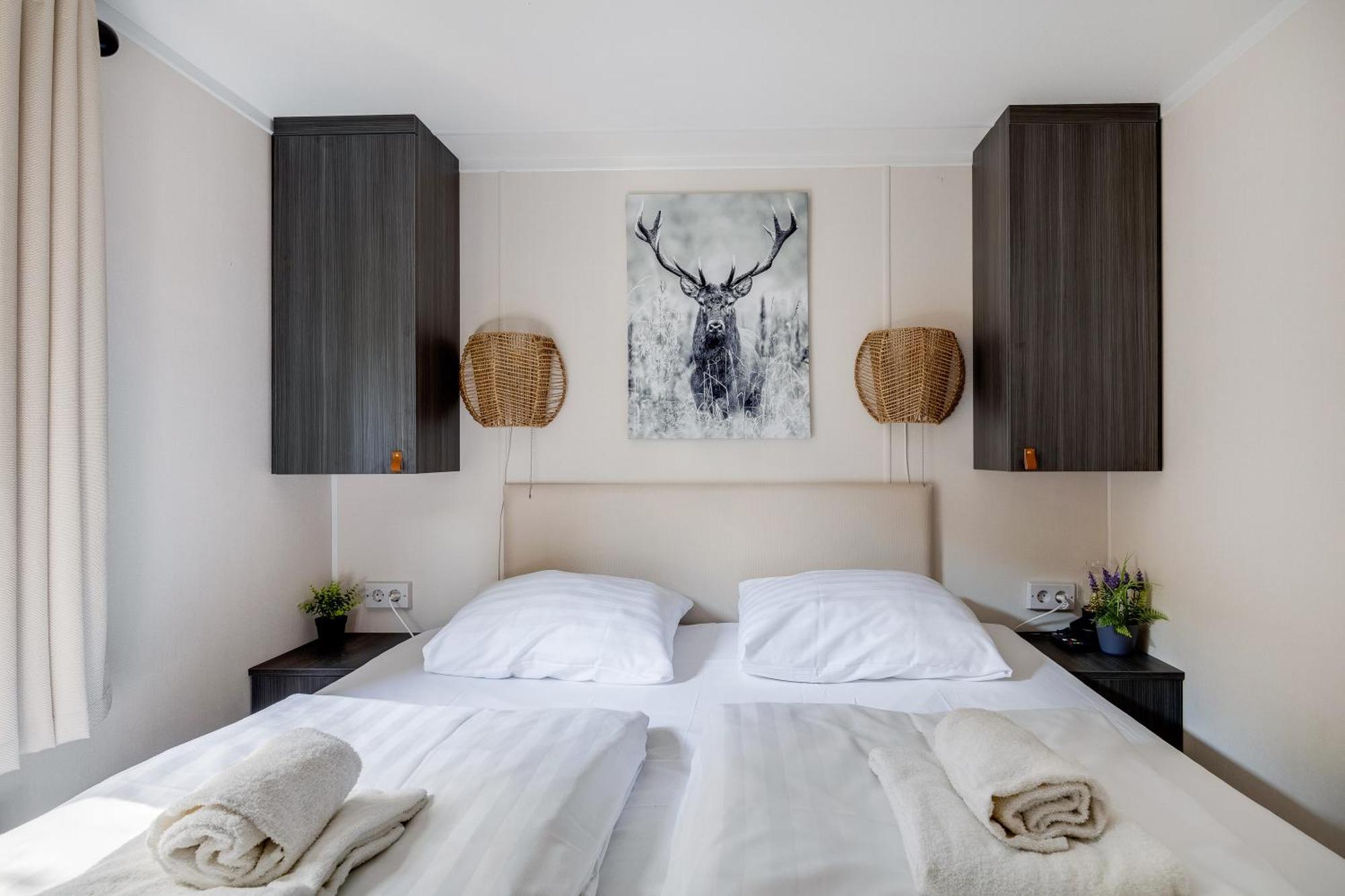 Veluwe Luxury With Private Sauna And Hot Tub - Swimming Pool Tennis Court Supermarket Bowling Alley Theatre And Entertainment For Children Apartamento